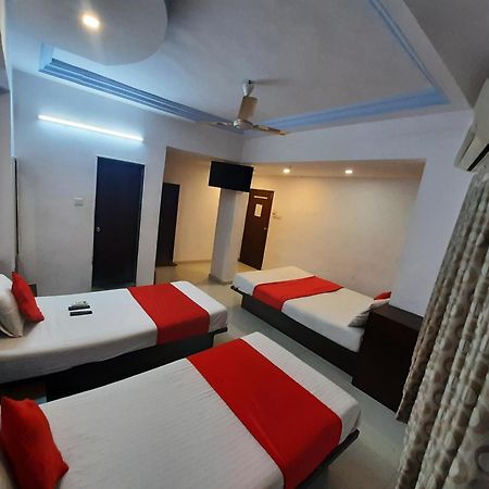 Hotel Royal Night Ahmedabad Exterior photo