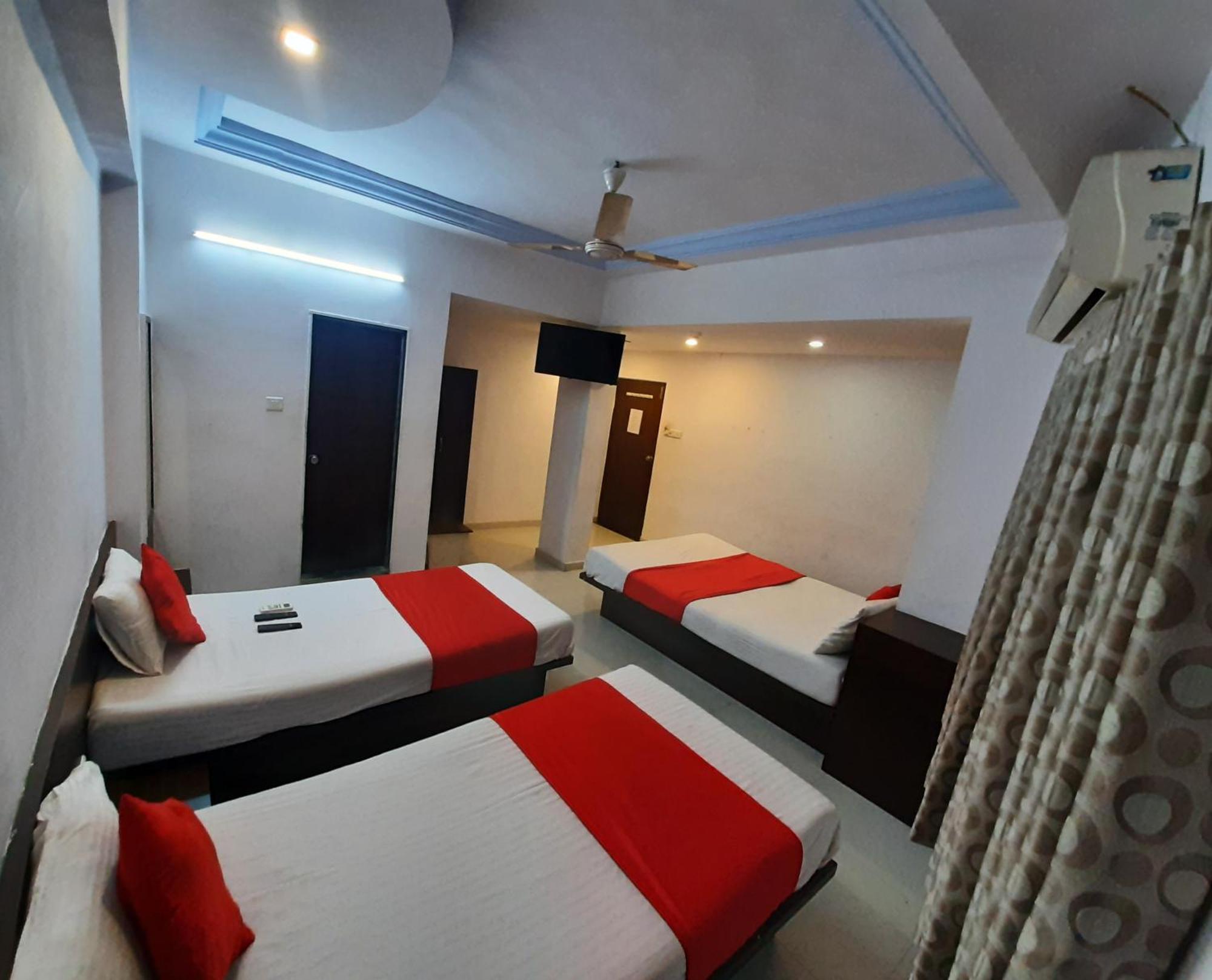 Hotel Royal Night Ahmedabad Exterior photo